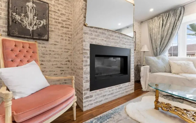 Spacious 2bdrm Home in Burlington