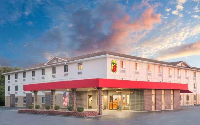 Super 8 by Wyndham Terre Haute