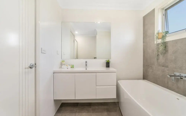 Newcastle Short Stay Apartments - Adamstown Townhouses