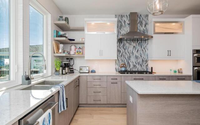 Golden Hour by Oak Island Accommodations