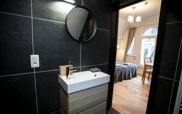 Luxury Suites Riverside Residence