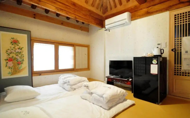 Gallery Jin Hanok Guesthouse