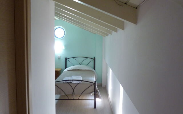 Ilianthos Apartments & Studios