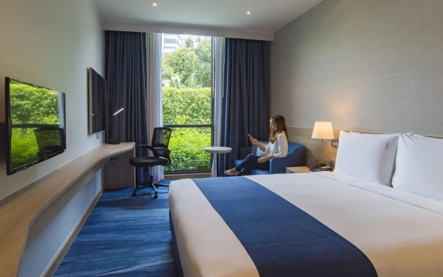 Holiday Inn Express Bangkok Soi Soonvijai by IHG