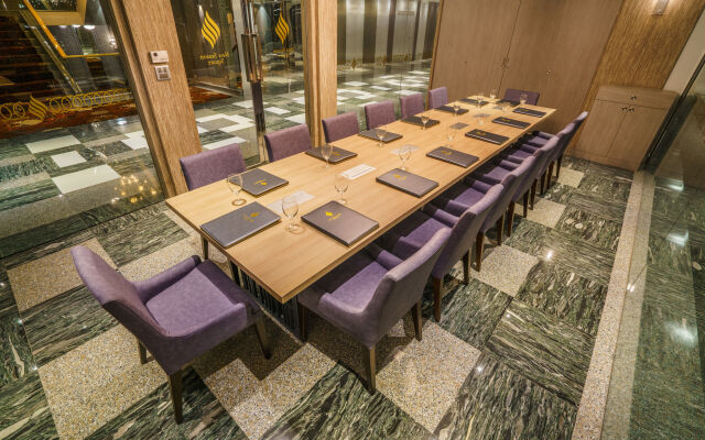 New Season Square Hotel