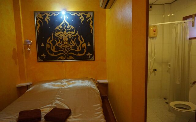 Ban Elephant Blanc Apartment