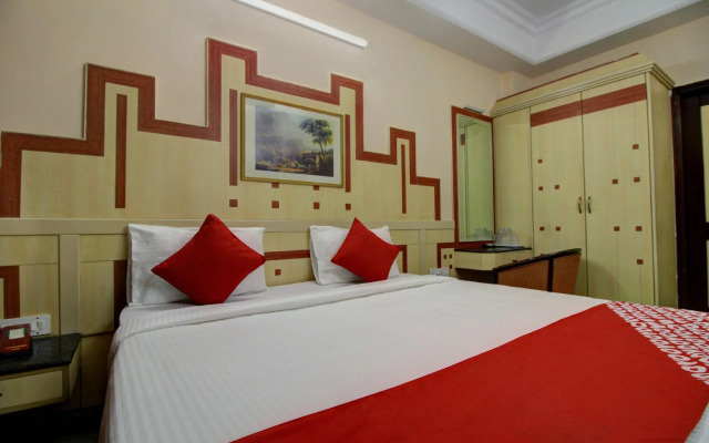 OYO 13595 VT Residency