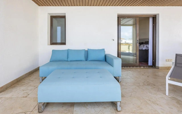 2218-Duplex first line beach with sea view