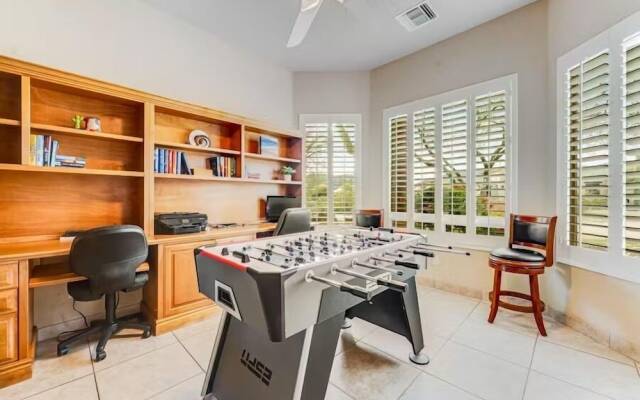 East Mesa Desert and Mountain Views: 5br, Pool