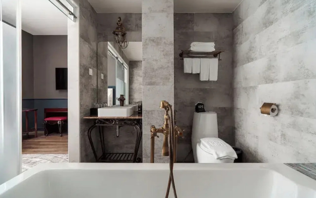 Kin Hotel Dong Du
