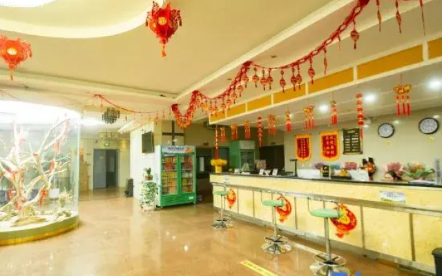 Ruoqiang holiday inn