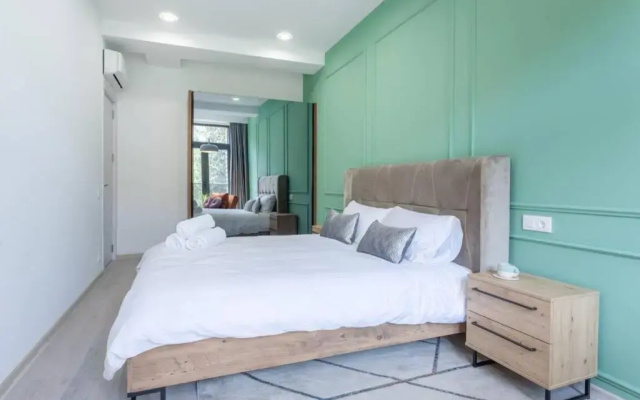 Luxury Meets Convenience - 2 bdrm @ City Center
