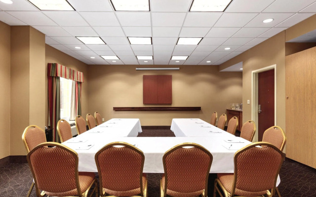 Hampton Inn & Suites Greenfield