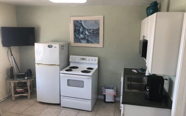 Misty Isles Redington Beachfront Suite 1