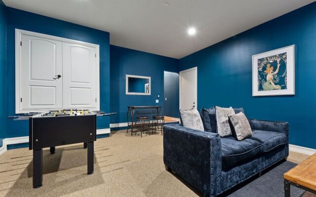 Panoramic Golf Course Views 5 Br home by RedAwning
