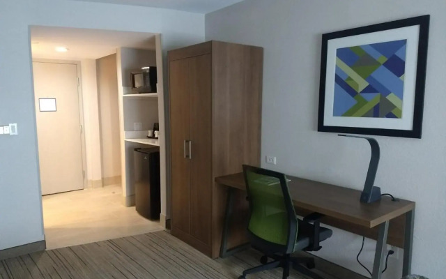 Holiday Inn Express & Suites Indianapolis Northwest by IHG