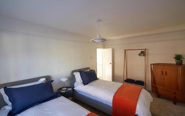 No 88 UPPER ST GILES - Elegant, Stylish Townhouse