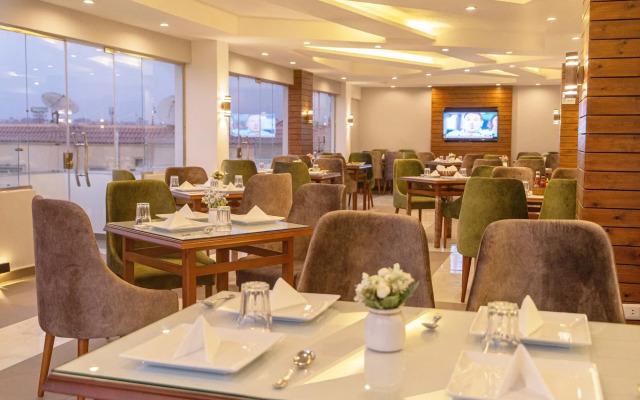 Nine Pyramids View Hotel