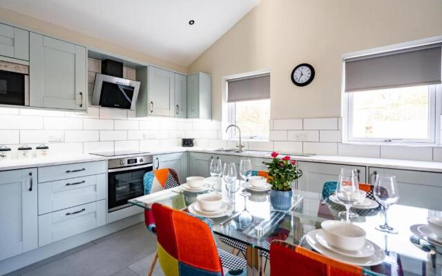 Fantastic and Sleek 3BD Home Wrington Bristol