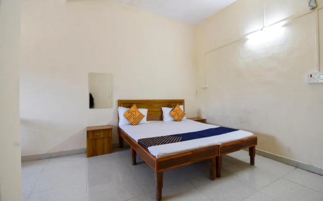 Shraddha Lodging by OYO Rooms
