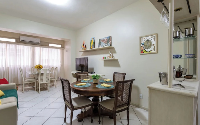 2min da Praia de Copacabana - A303