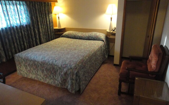 Airport Inn Motel And RV Park