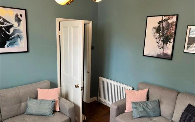 Escape 2 Unwind, Victorian Elegance