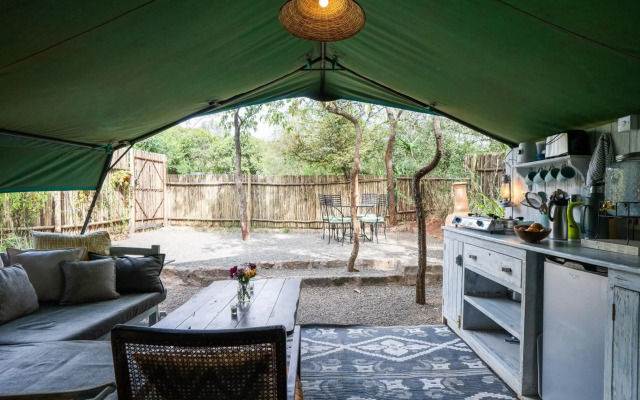 Ol Losowan House, Karen