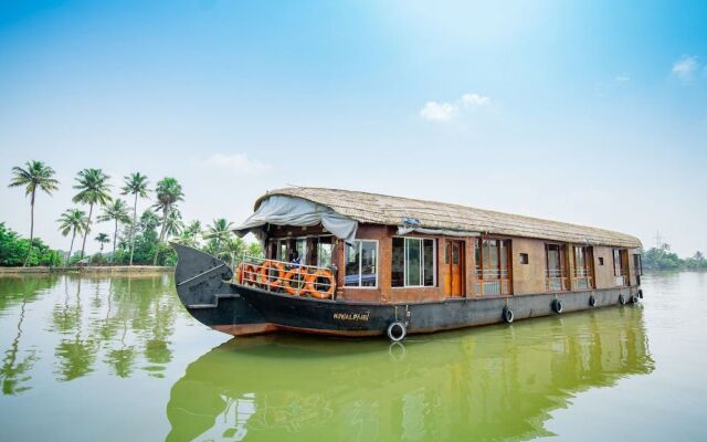 OYO 23210 KHBO Diamond Sharing Houseboat