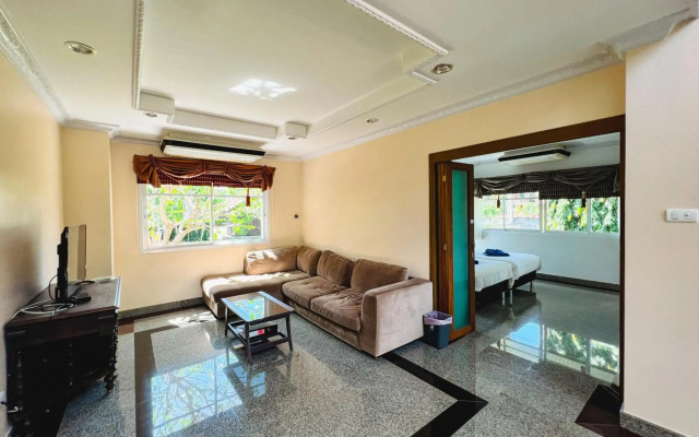 Baan Faa Talaychan Resort