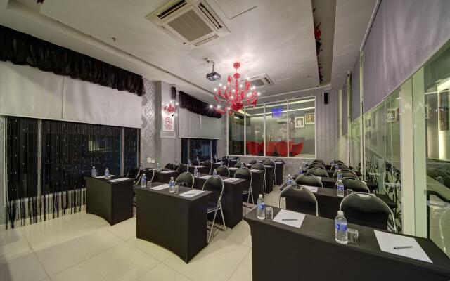 Arenaa Deluxe Boutique Hotel