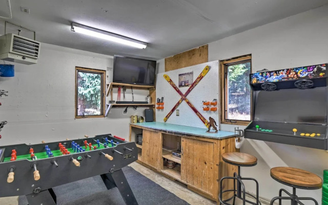 6 Mi to Breck Ski Resort: Family Cabin w/ Hot Tub!