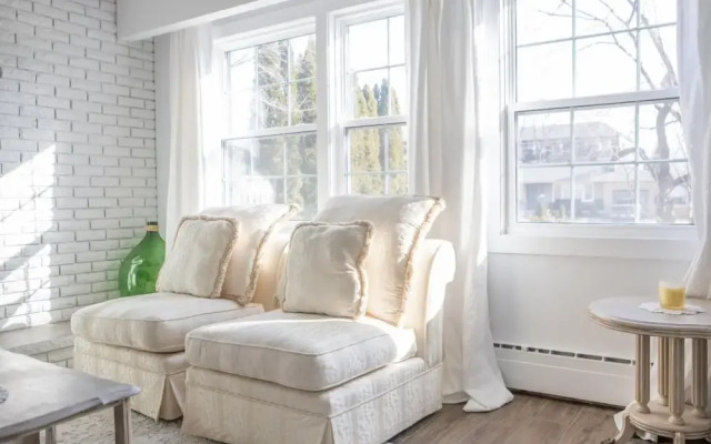 Fully Private 3 Bdrm Suite - The Winchester