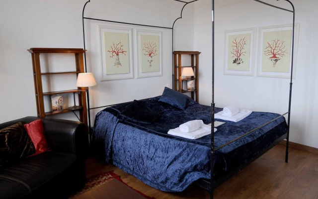Charming Studio Apartment in Front of the Arno River