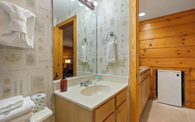 Suite at Dollywood Lane