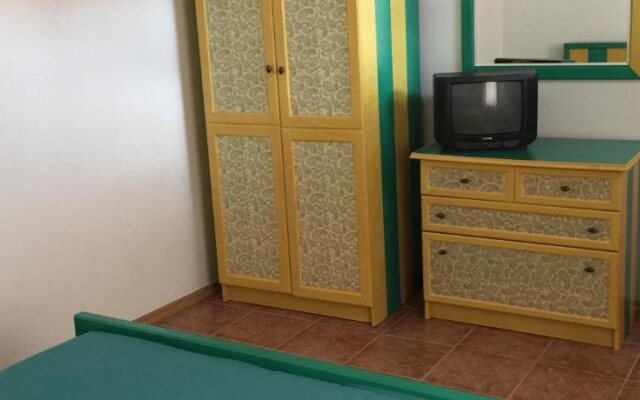 U Treh Roz Guest House