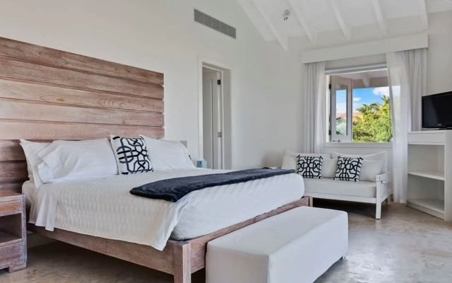 Oceanfront Golf Course Estate w Pool Guest House