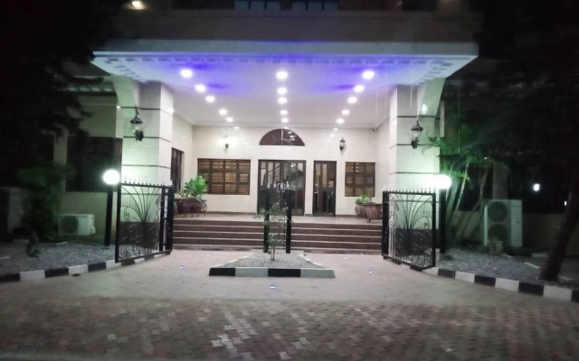 Dees Hotels Apartment & Suites