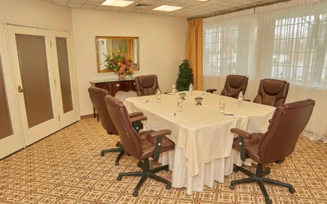 The Farmington Inn & Suites