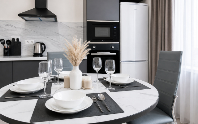 Vegas apartments (Вегас апартментс) на улице Александра Хохлова 7