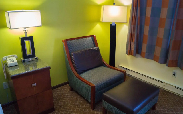 Sullivan Trail Inn & Suites