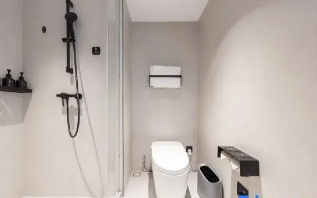 Shenzhen North Station East Square Atour Light Hotel