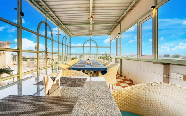 Mordern Rooftop Restro and Pool at Udaipur