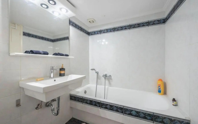 Central 3BR Apartment Next to Panormou Metro!