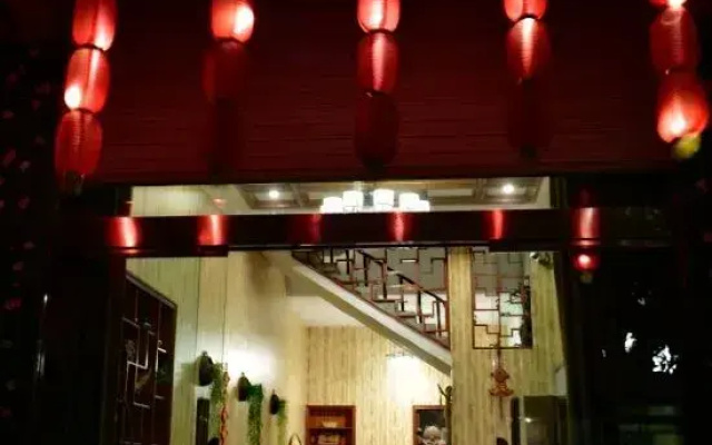 Alisha Hotel
