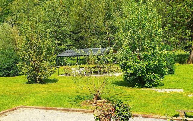 Spacious Holiday Home With 4 Tiny Houses