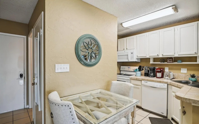 8226 is an upstairs pet friendly studio located in Sandpiper Cove by RedAwning