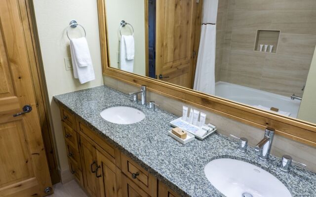 Rustice Conod with Modern Kitchen  Facilities by RedAwning