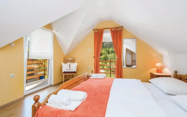 Nice Home in Licko Lesce With 2 Bedrooms and Wifi
