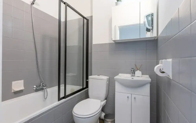 Spacious Studio Near Seafront